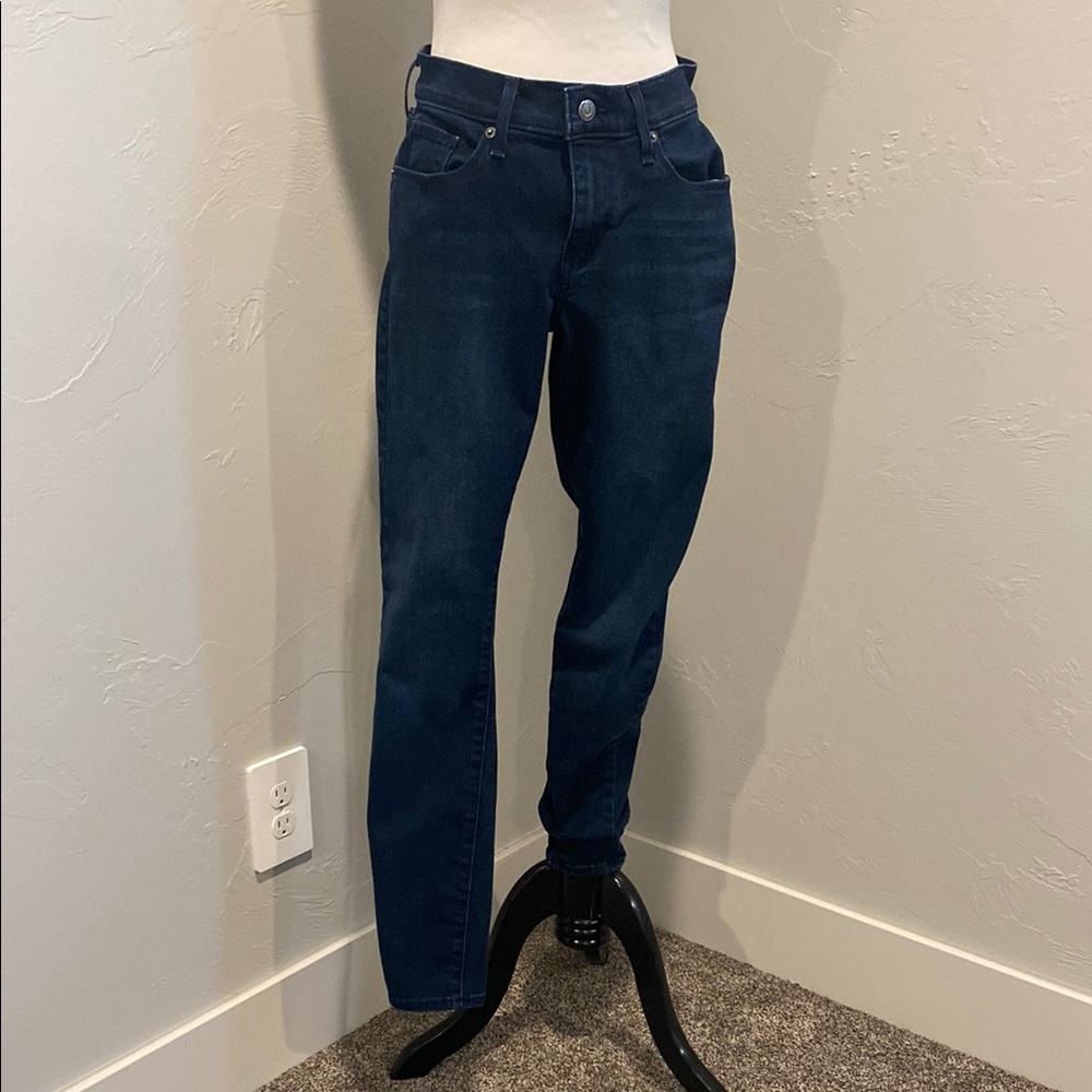 Ladies Blue Levi Jeans